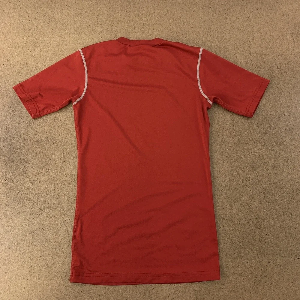Nike‎ Team Boys Youth Size XL (18-20) Red Short Sleeve Fitted Athletic T-Shirt